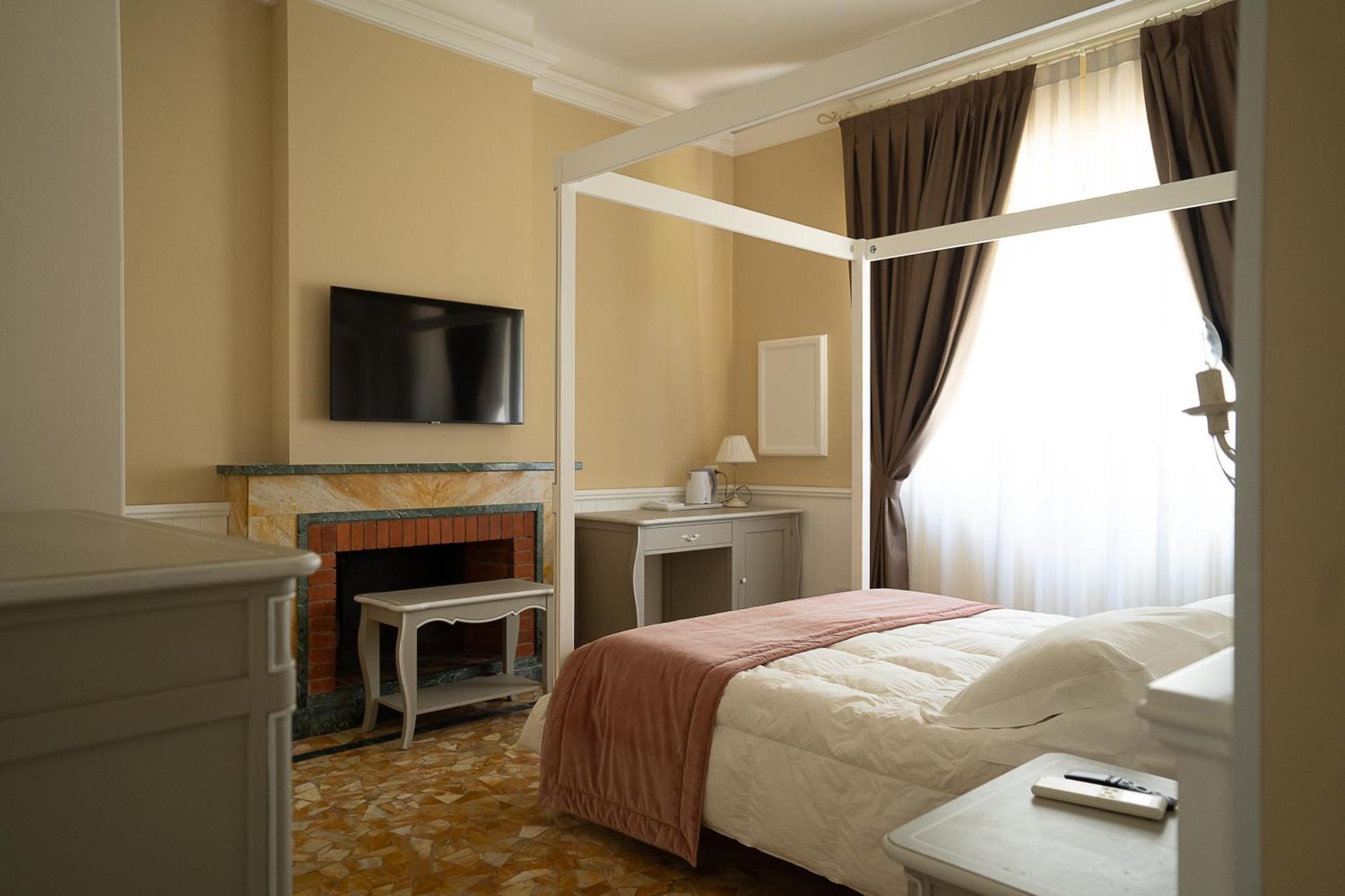 Hotel Bellonda フォルテ・デイ・マルミ エクステリア 写真