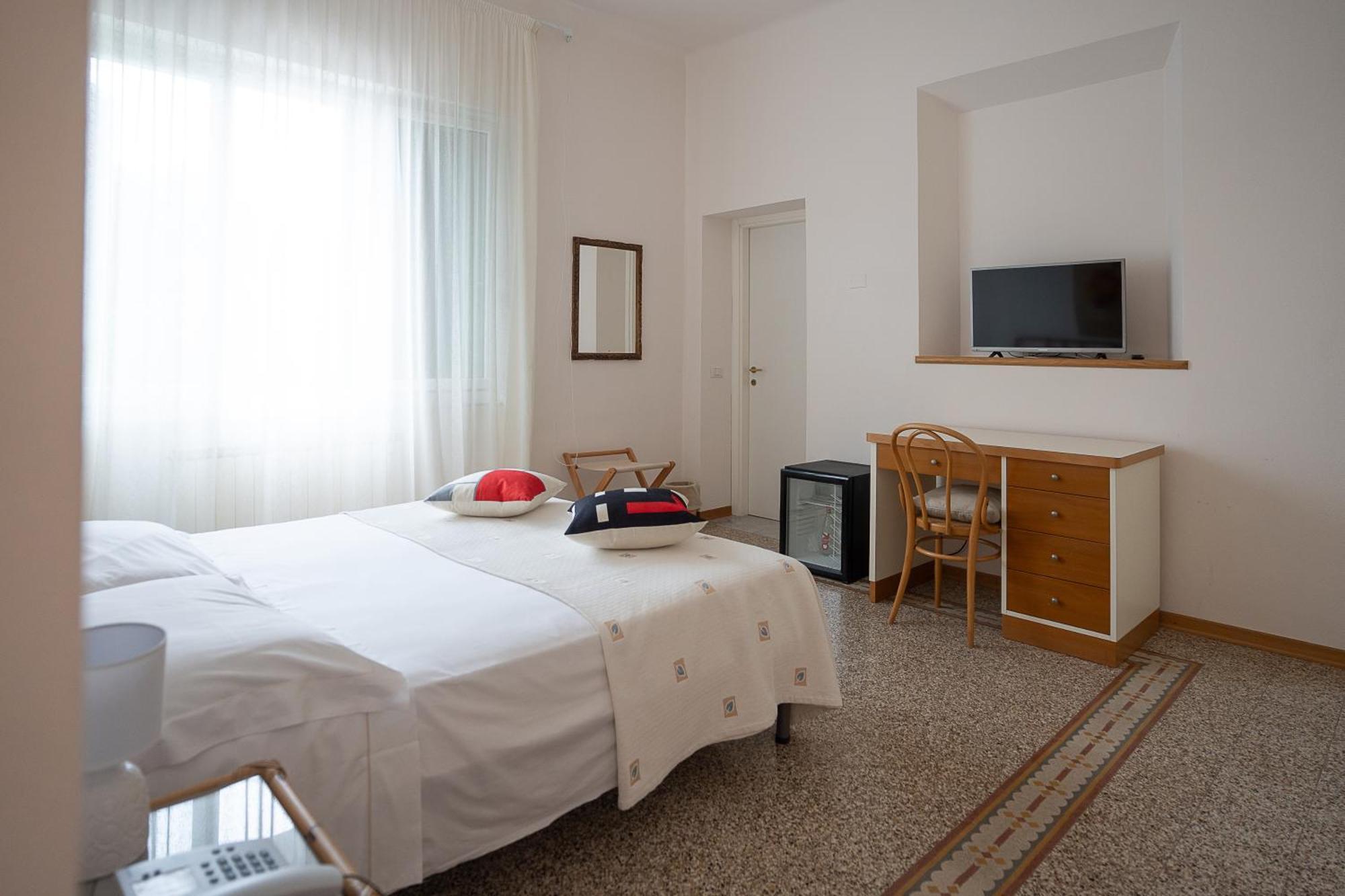 Hotel Bellonda フォルテ・デイ・マルミ エクステリア 写真