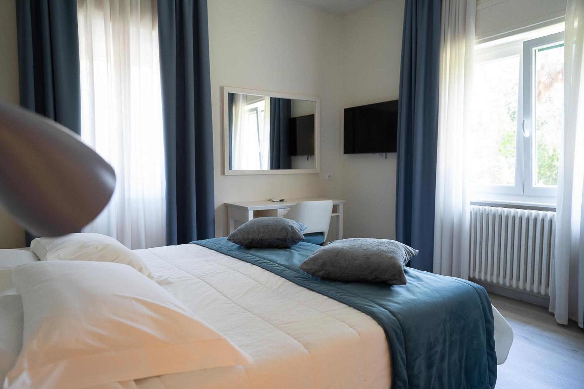 Hotel Bellonda フォルテ・デイ・マルミ エクステリア 写真